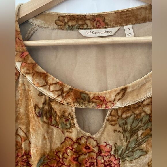 Soft Surroundings Victoria Crushed Velvet Long Sleeve Top
Size Large - Picture 5 of 7
